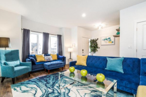 Vibrant Executive Home, Central West, WiFi!